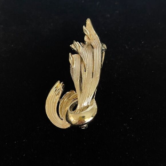 Vintage lisner leaf brooch - Picture 2 of 4